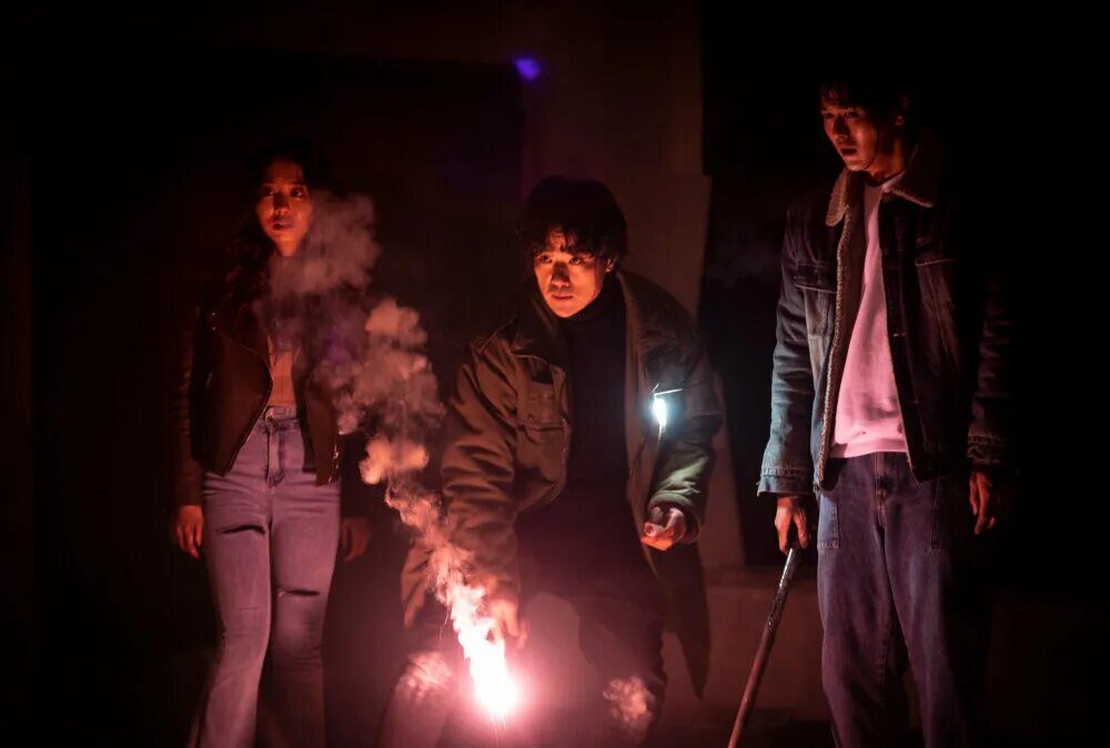 Призрачная дверь дорама. Призрачная дверь 2021. Призрачная дверь 2021. Призрачная дверь постер. Призрачная дверь 2021.