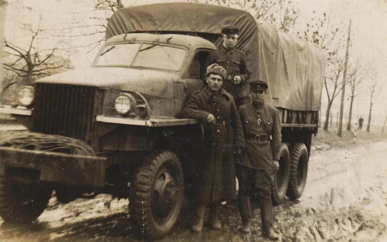 Водителю военного автомобиля. Студебеккер в красной армии. Грузовик Студебеккер ленд Лиз. Студебеккер автомобиль грузовой 1941 1945. Studebaker us6 РККА.