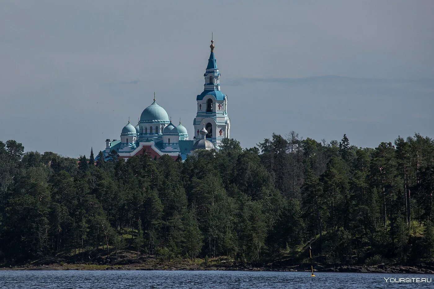 Карелия остров Валаам монастырь. Валаамский Спасо-Преображенский монастырь. Валаамский Спасо-Преображенский монастырь в Карелии. Валаамский монастырь Ладожское озеро.