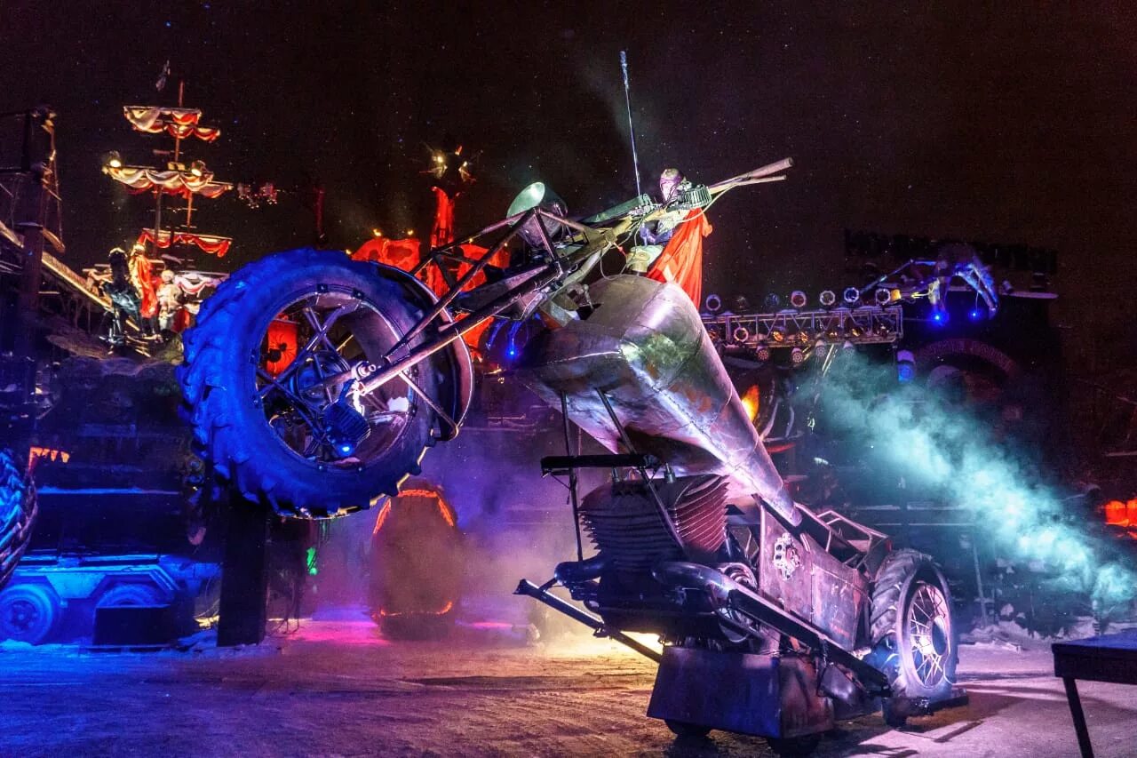 елка в байк центре 2023. байк центр ночные волки новогодняя елка. байк центр ночные волки новогодняя елка. ночные волки новогодняя елка. байк центр ночных волков москва.