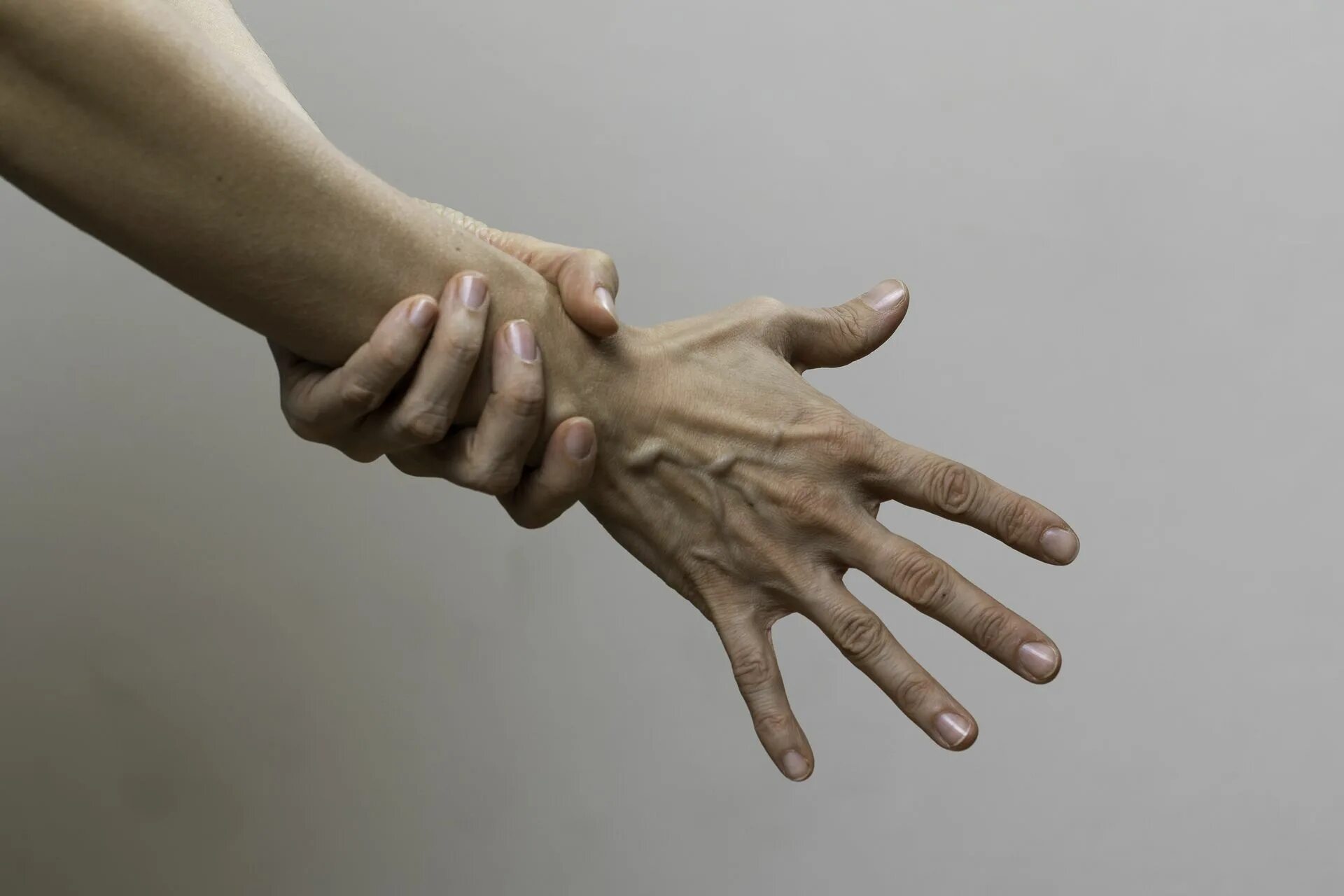 Дрожь в руках. Дрожат руки. Тремор рук. Дрожание рук. Дрожат руки.