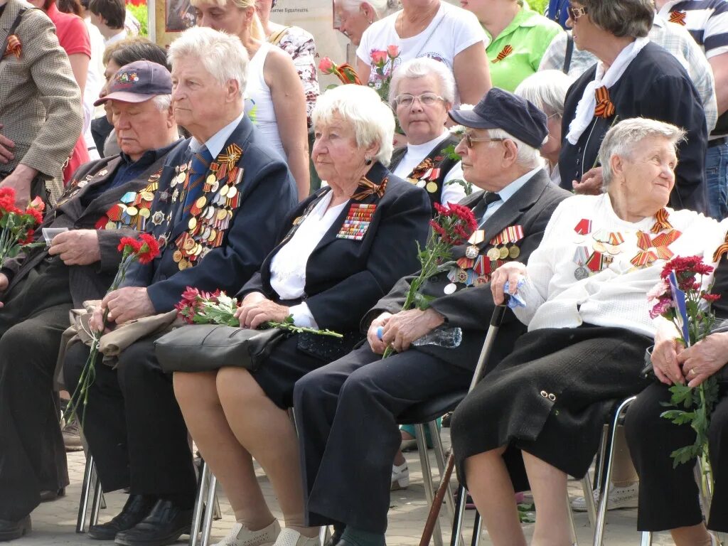 Работающие пенсионеры и ветераны. Старик ветеран. Ветеранская пенсия. Пенсионеры ветераны. Пожилой ветеран.