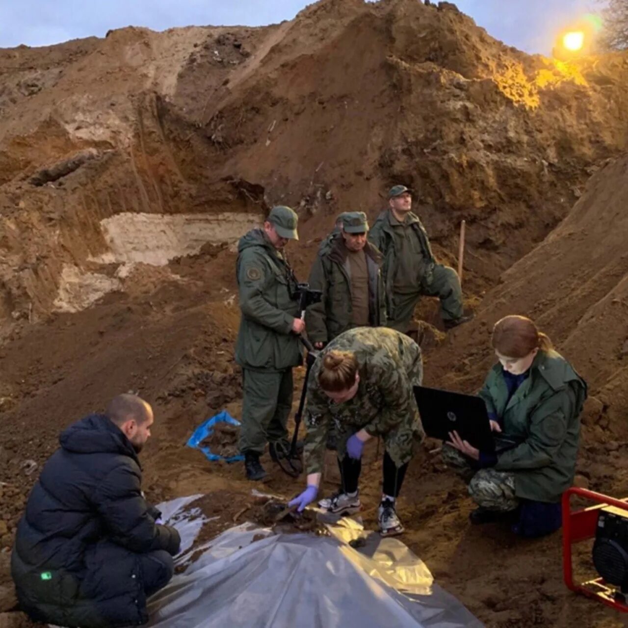 Останки генерала шарля этьена гюдена. Найдены российские. Тайники с оружием и боеприпасами. Гора писем. Ювелирные украшения.