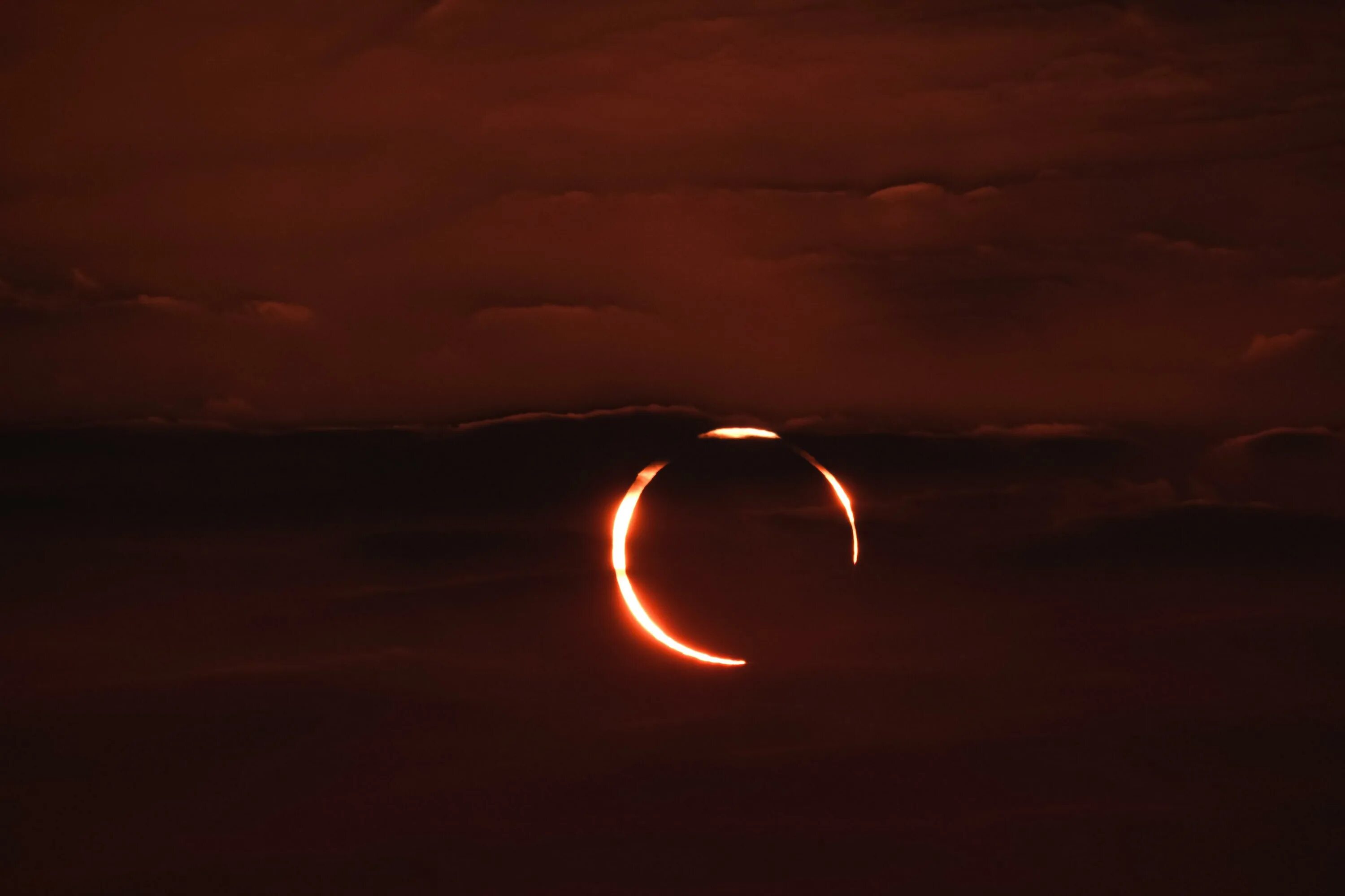 Eclipse Solar затмение. Солнечное затмение 10 июня 2021. Лунное затмение. Солнечное затмение красное.