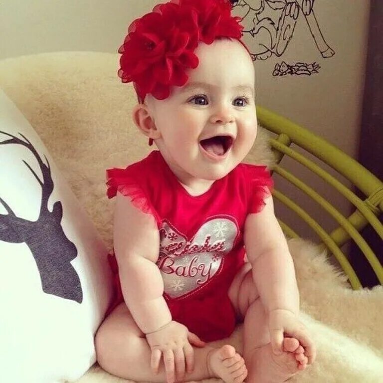 девочка 2 года 8 месяцев. две девочки двойняшки. девочка 2 года 8 месяцев. красивые детишки. девочка.