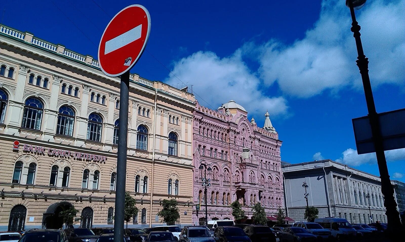 Пер крылова санкт. Переулок Крылова Санкт-Петербург. Переулок Крылова в Питере. Островского 7 банк Санкт-Петербург. Банк Санкт Петербург Островского.