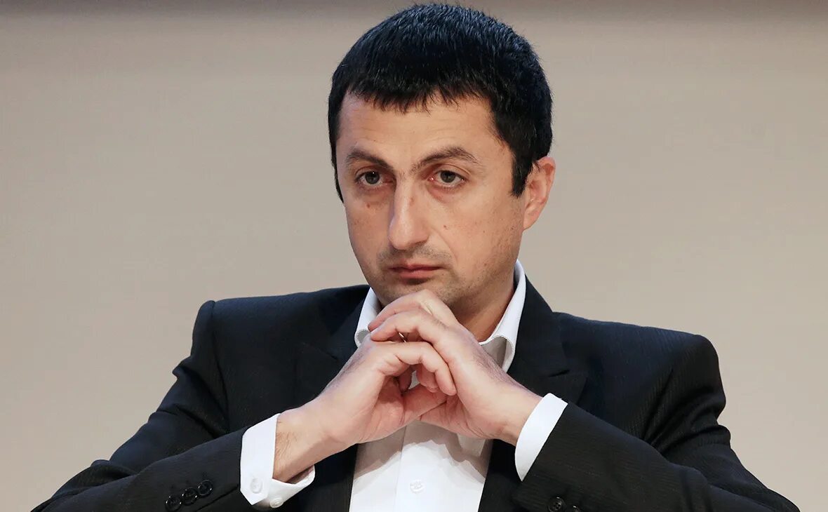 Ребенок директор. Ребенок глава компании. Дети берут интервью. Компания орион китай. Ребенок лидер.