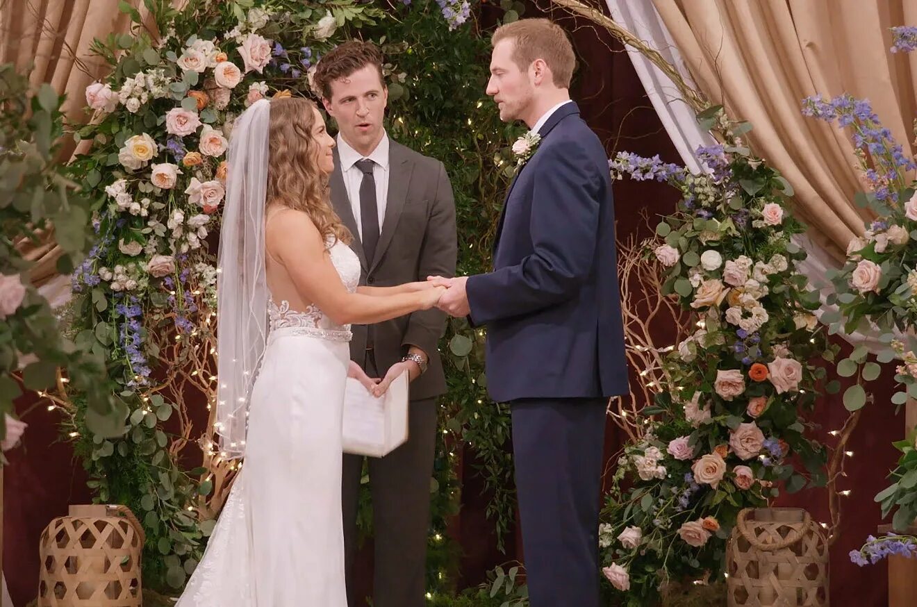 Такая свадьба эпизод. 4 свадьбы первый сезон 3. Такая свадьба эпизод. Сериал такая свадьба (ek vivah aisa bhi). Морена баккарин в синем платье 2022.