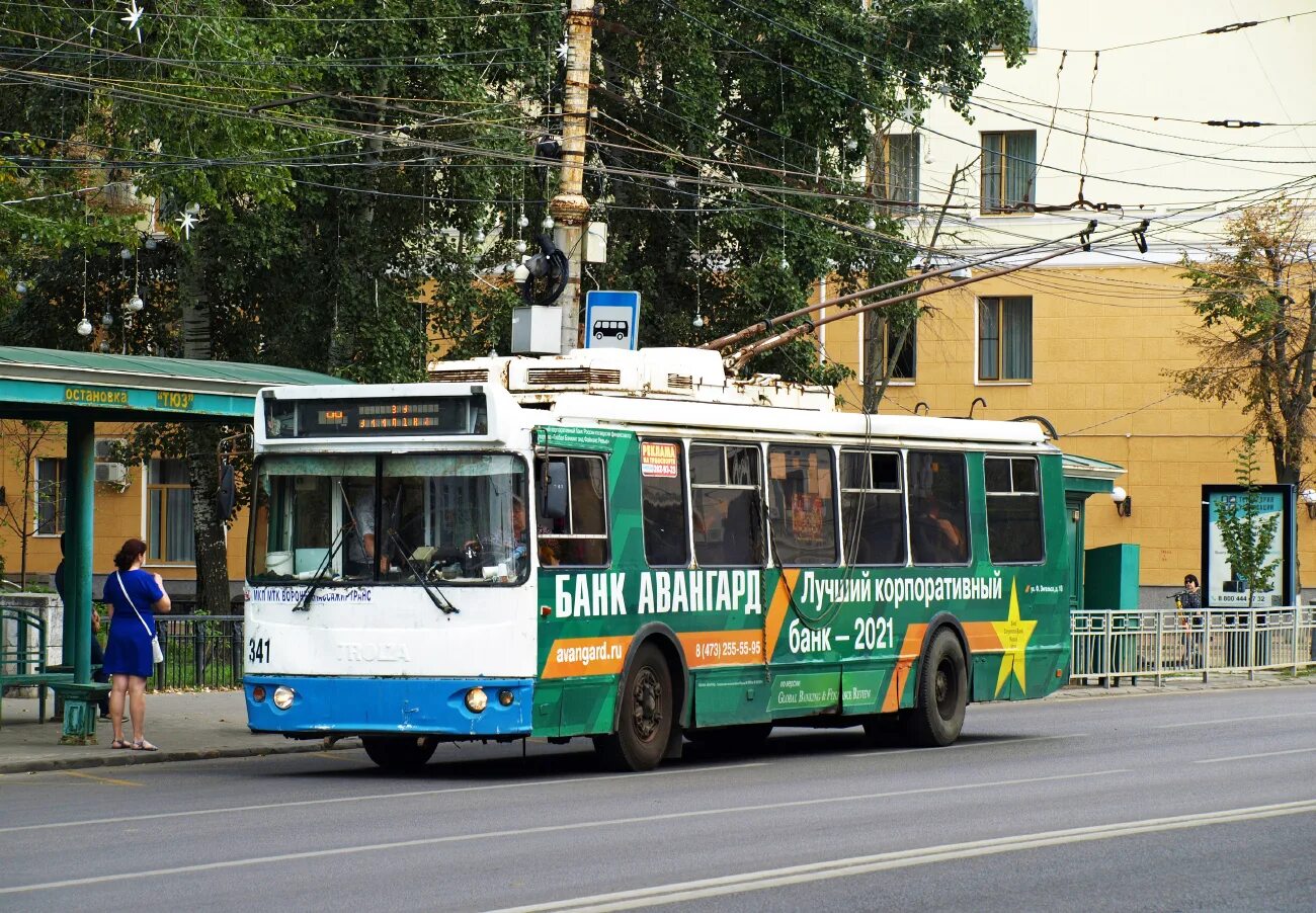 Автобус 4 троллейбус. ЗИУ-682г-016.04. Троллейбус ЗИУ 682 Г 016. ЗИУ-682г-016. Троллейбус ЗИУ-682г-016.04.
