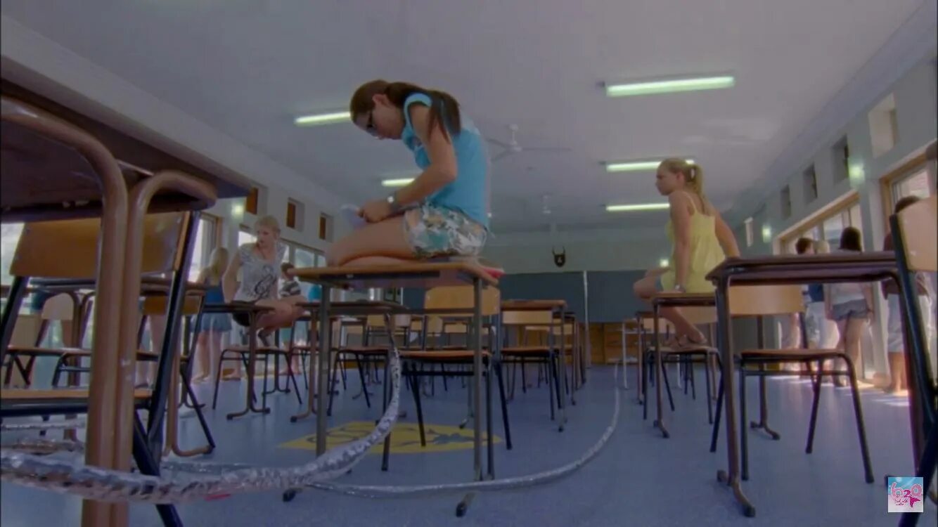 Съемки фильма русалочка. H2o: просто добавь воды сериал хвосты. Русалки н2о под водой. Н20 просто добавь воды хвост. H2o: просто добавь воды сериал хвосты.