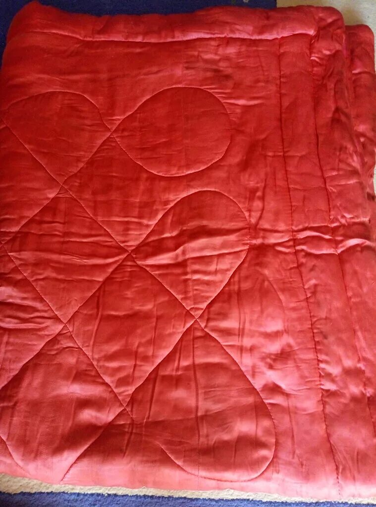 Одеяло атласное 200х220 Киргизия. Ватное одеяло. Советское ватное одеяло. Красное атласное одеяло. Купить советское одеяло