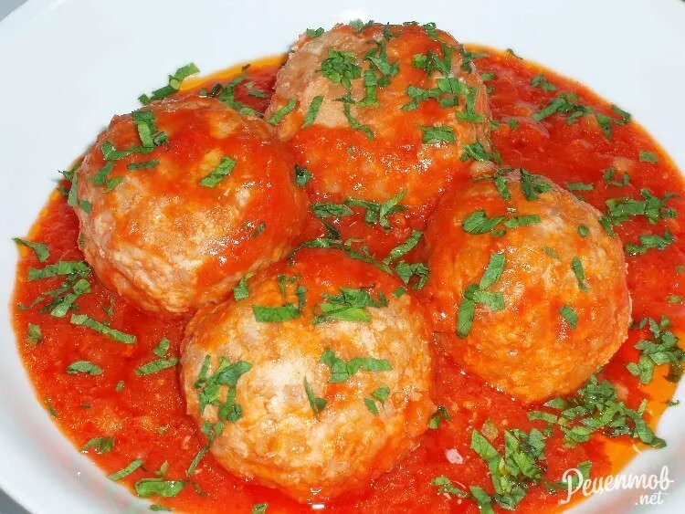 котлеты с перловкой и фаршем. куриные тефтели с перловкой. тефтели с перловкой на сковороде. рыбные тефтели в томатном соусе. тефтели с перловкой.