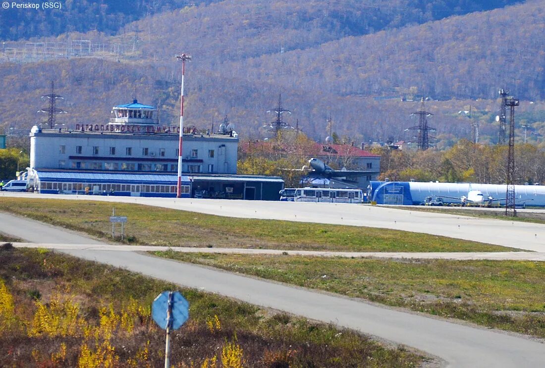 Аэропорт елизово сайт. Аэропорт Петропавловск-Камчатский. Аэродром Петропавловск-Камчатский Елизово. Петропавловск-Камчатский Елизово аэропорт сопки. Аэропорт Петропавловск-Камчатский (Елизово) проект.