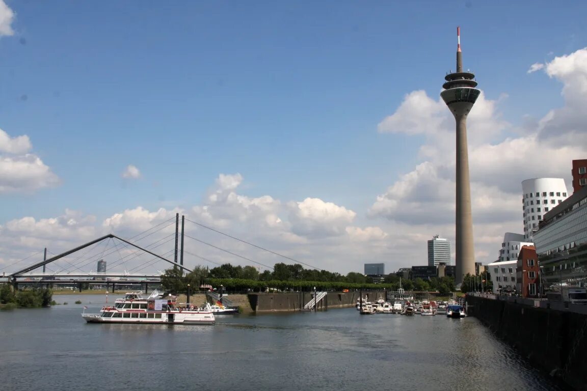 центр города дюссельдорф германия. дюссельдорф. город дюссельдорф германия pure. дюссельдорф центральная площадь. пригород дюссельдорфа.