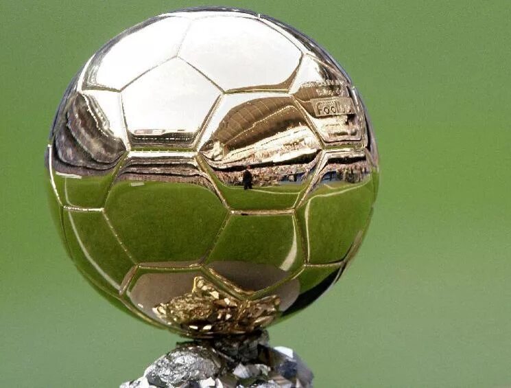 1 мяч в мире. Золотой мяч ФИФА 2010. Золотой мяч ФИФА 2013. Самый дорогой футбольный мяч. Самые красивые футбольные мячи.