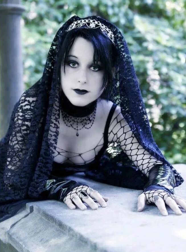 Готы субкультура. Готы субкультура макияж. Элизабет готика. Как мне стать готом. Готы субкультура.