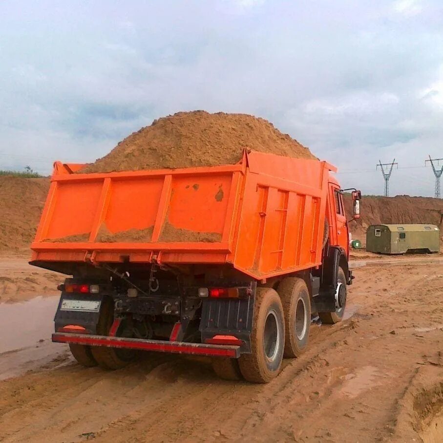 Ман миксер 10 кубов. 10 тонн гравия. 10 тонн песка. Камаз 6520 выгрузка пгс. 10 кубов.