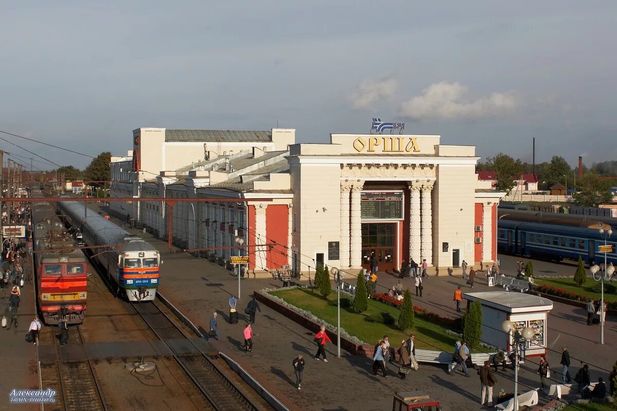 д станция. ржд орша. орша беларусь вокзал. ржд орша. памятник паровозу п36-0111 орша беларусь.