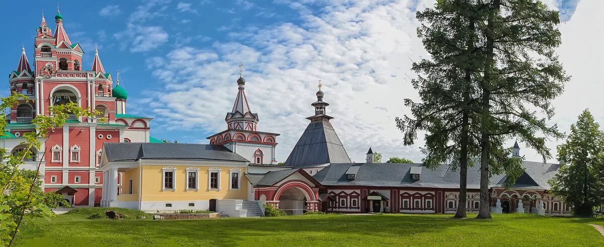 Сайт монастыря саввы сторожевского. Скит Саввино-Сторожевского монастыря. Скит Саввы Сторожевского в Звенигороде. Саввино-Сторожевский монастырь трапезная.