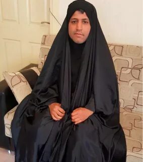 Certains hommes ont poussé le concept plus loin en portant le voile intégra...