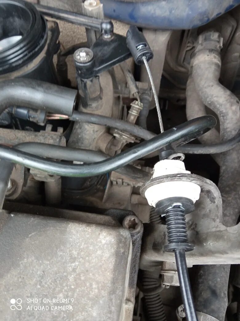 Тросик газа - Renault Sandero 1G, 1,6 л, 2011 года запчасти DRIVE2
