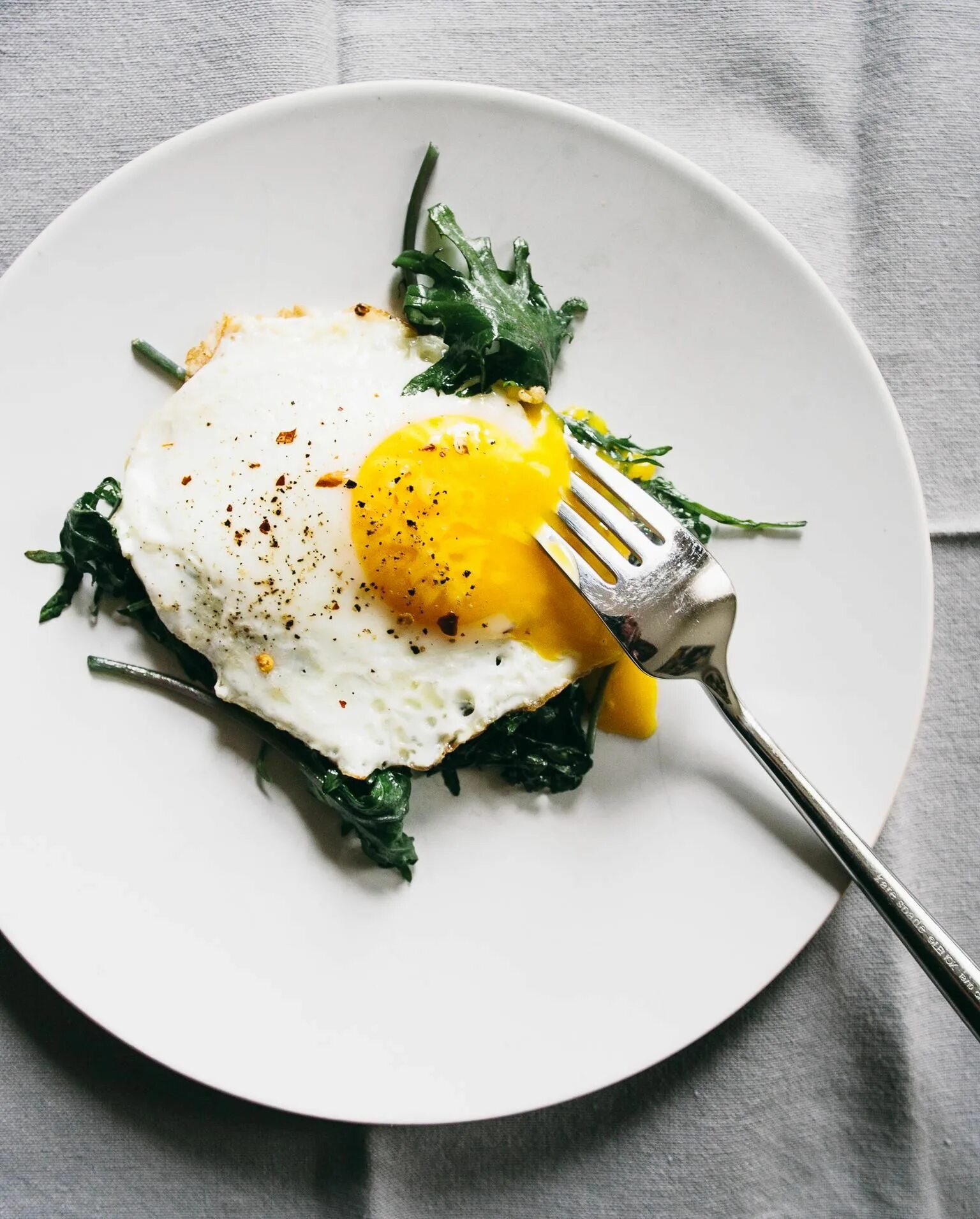 Over easy. Яичница овер ИЗИ. Fried Eggs over easy. Eggs over easy / good 'n' cheap.