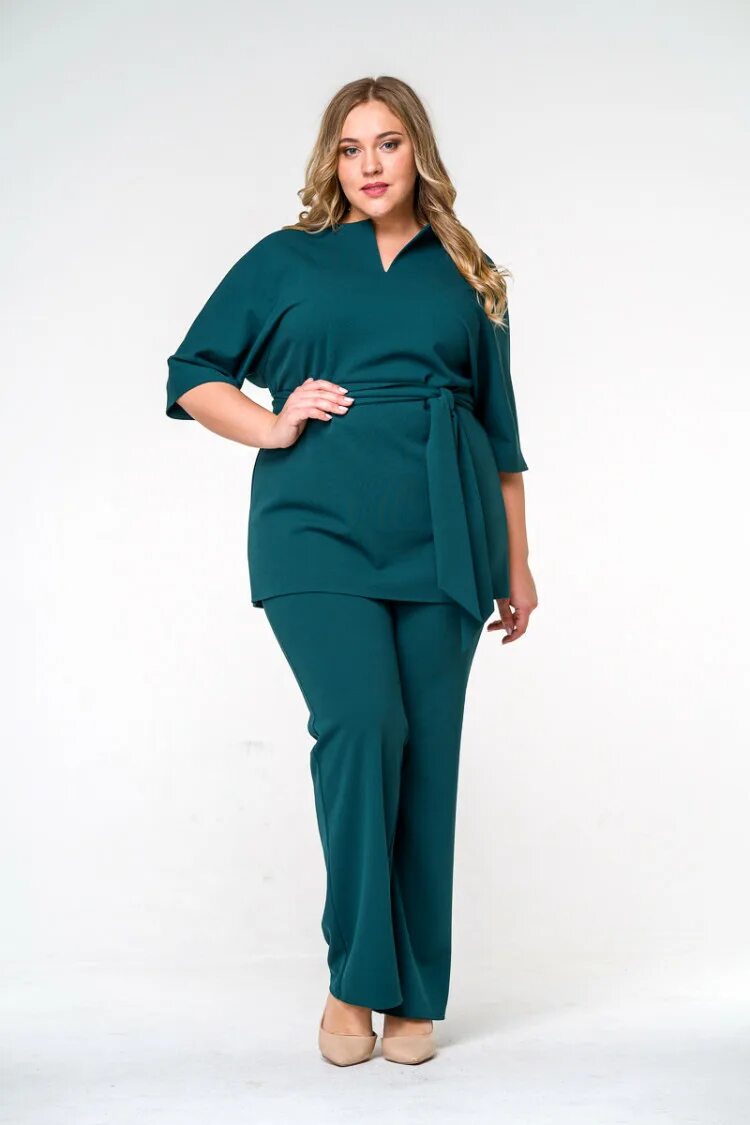 Брючный комплект брючный комплект 56 размер. Брючный костюм плюс сайз 2021. Брючный костюм для полных женщин. Белорусский трикотаж лакона брючный комплект. Костюм брючный с жилетом 54 sumaya.