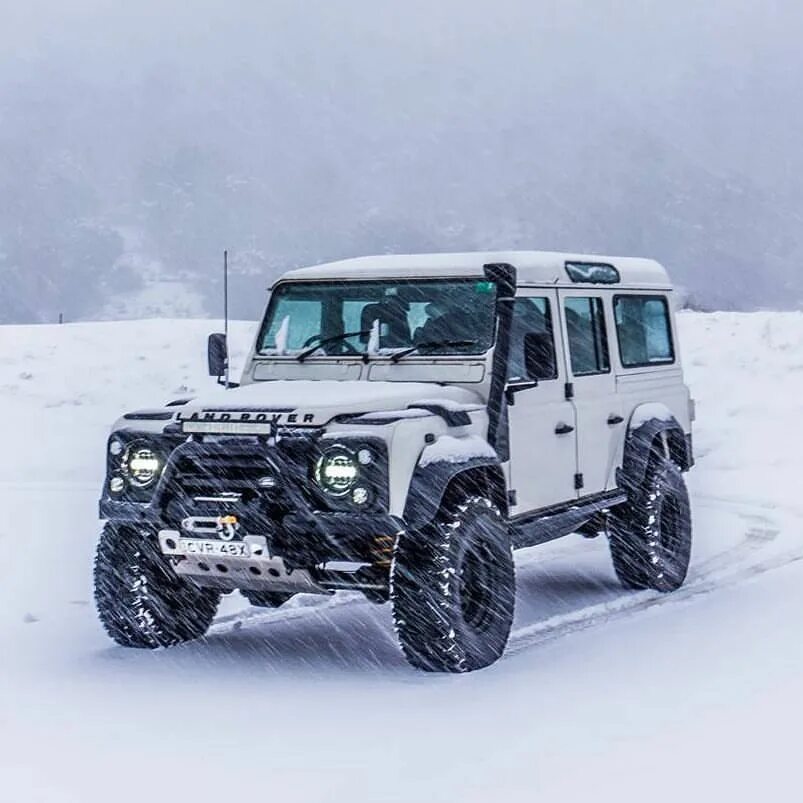 Ice defender. Land Rover Defender зима. Defender Экспедиция 2023. Land Rover Expedition. Внедорожники за 120м.