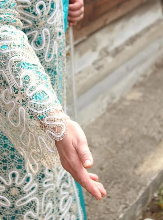 Коклюшечное кружево. Кружева автор. Коклюшки кружевница баранова. Колье вологодское кружево. Tatting lace фриволите.