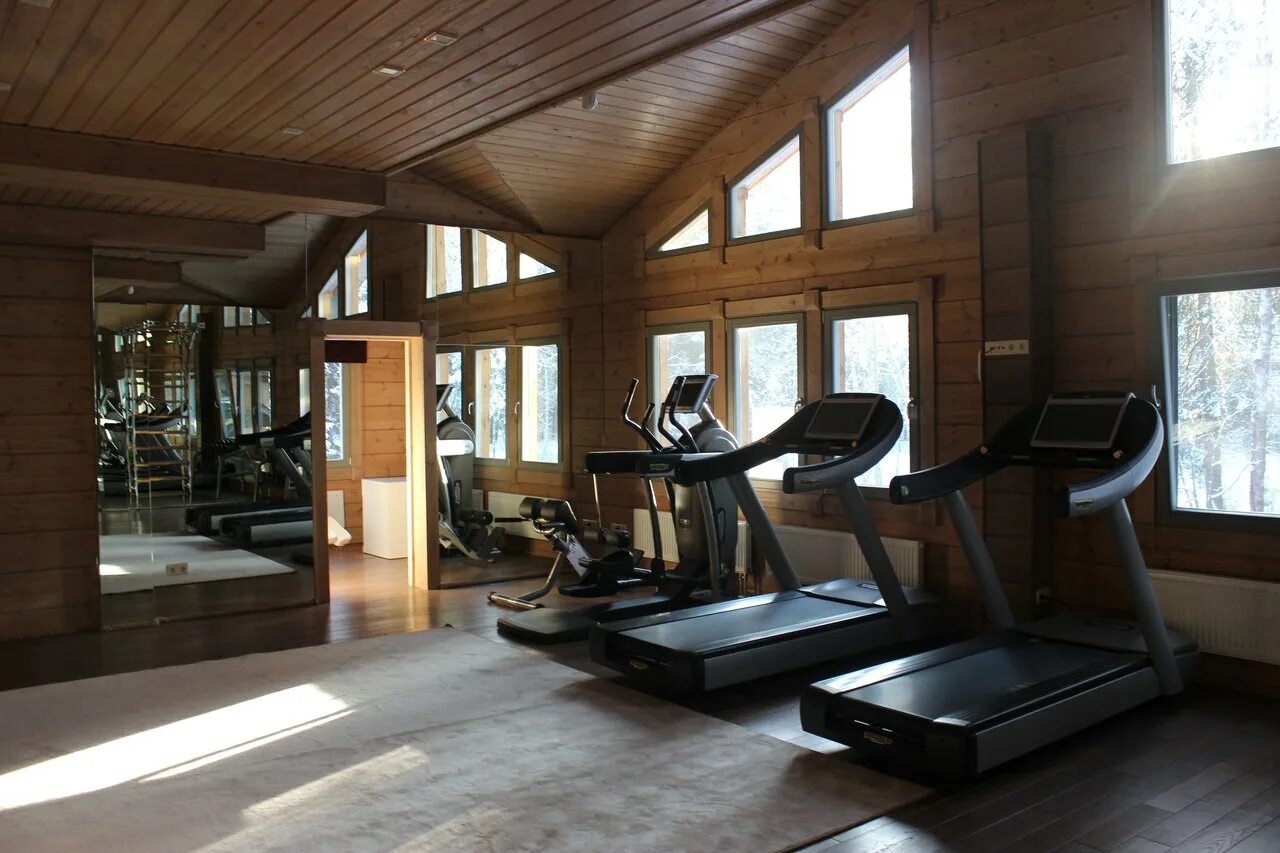 Леса и спортзалы вот наши храмы футболка. Леса и спортзалы вот наши храмы футболка. Изумрудный лес отель подмосковье. Наши храмы леса и спортзалы. Качалка в лесу.