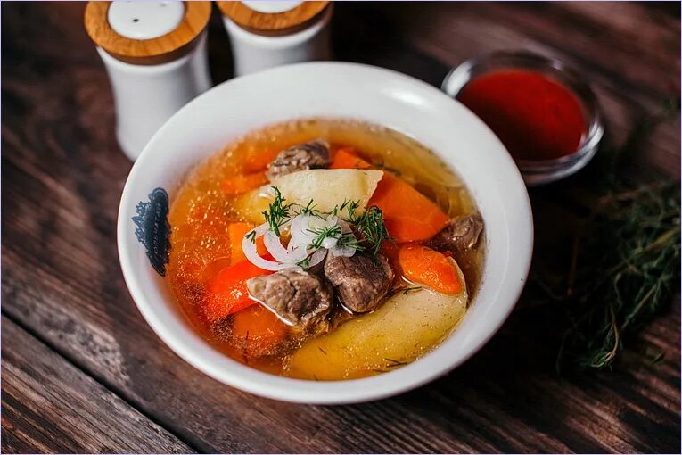 шулюм булюм. шурпа из баранины на плите. шулюм булюм. суп шулюм. дулма шурпа.