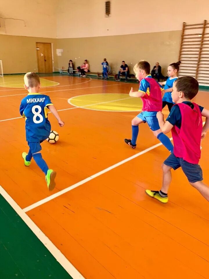 18 школа обнинск спортзал. 16 школа обнинск. Олимпиец спортивная школа. Чир спорт пирамида. Спорт в обнинске.