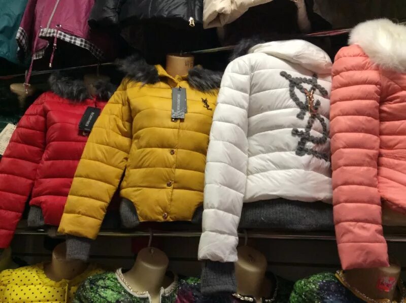 Люблино купить оптом. Куртка с рынка. Рынок одежды зимние куртки. Садовод рынок куртки. Куртка с базара.