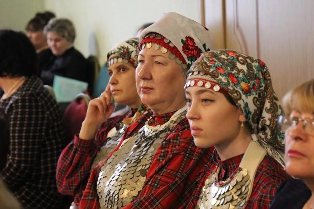 Вотяки удмурты. Народы вятки удмурты. удмурты внешность. женщины удмуртки.