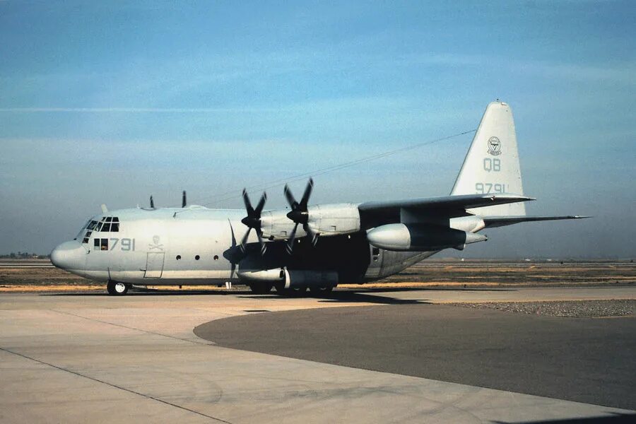 C-130 Hercules. Самолёт Kc-130f. Заправщик Kc-130. Геркулес самолет Говард.