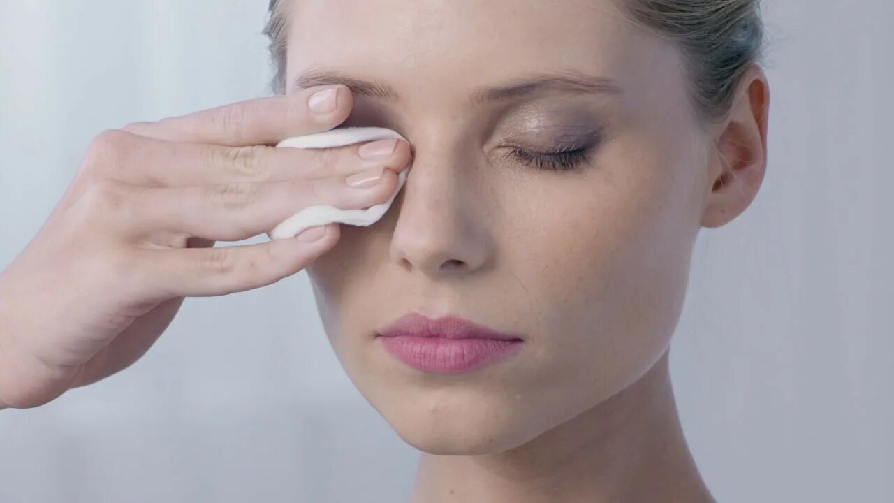 Make up removing