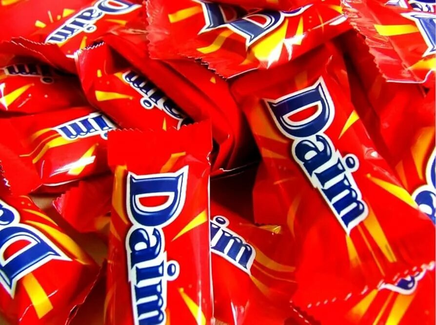 Конфеты daim. Конфеты икеа daim. шоколад daim карамель. дайм конфеты шведские. daim mini конфеты шоколадные дайм.