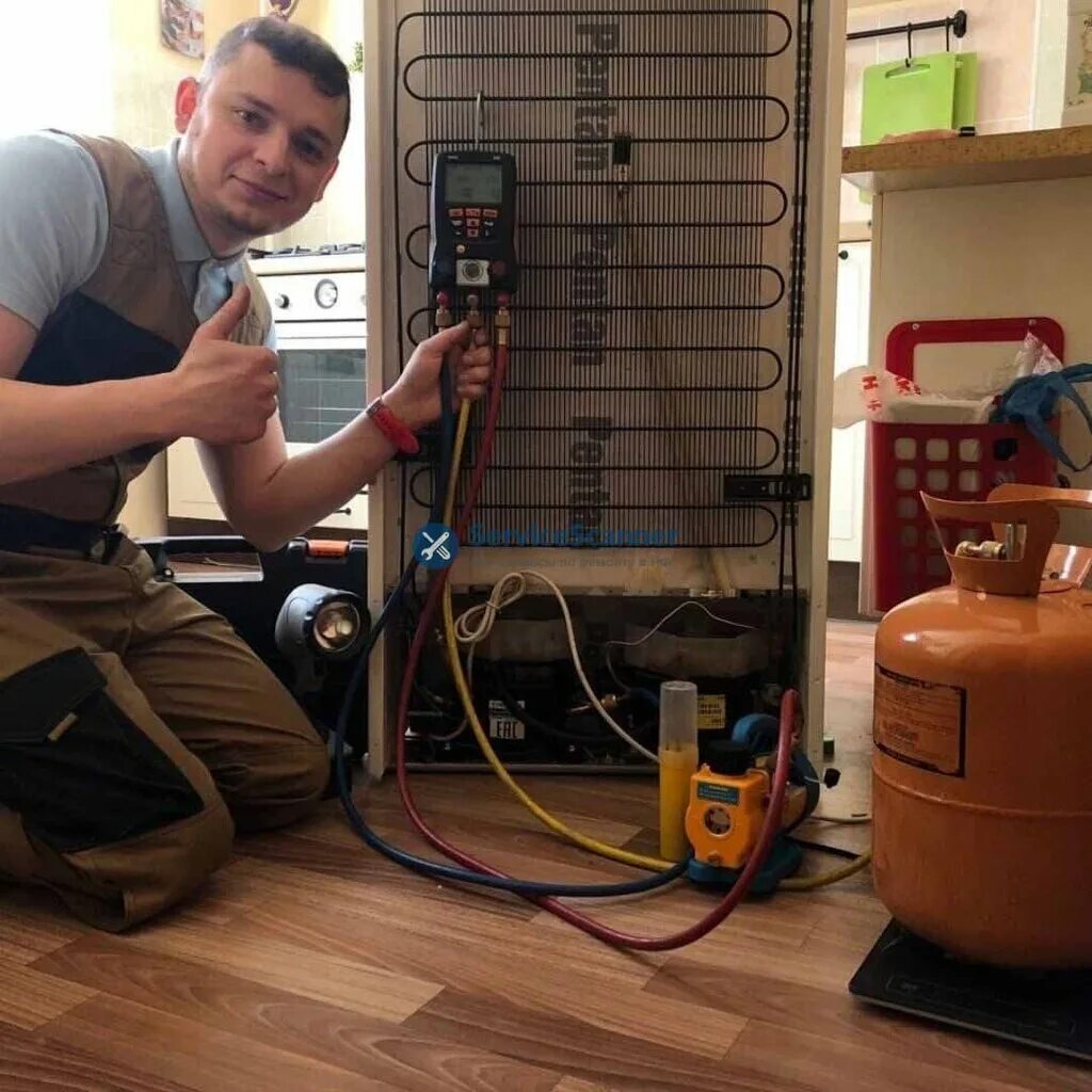 Ремонт холодильников картинки. Мастер холодильников. Мастер по ремонту холодильников на дом. Холодильникам вызов дом. Холодильникам вызов дом.