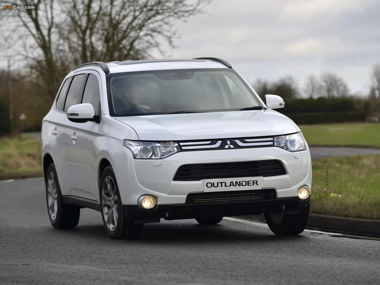 Мицубиси производитель. Митсубиси Аутлендер 2013. Mitsubishi Outlander 2013. Mitsubishi Outlander gf2w. Митсубиши Outlander 2013.