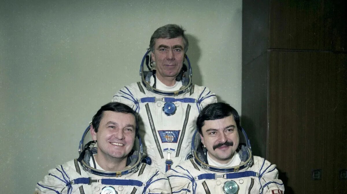 Союз тм 4. 1987 владимир титов и муса манаров. Александр щукин космонавт. Муса манаров. Союз тм 21 18 основная экспедиция.