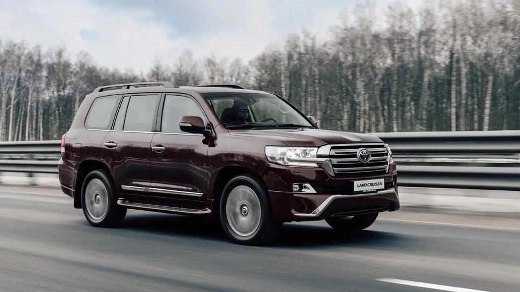 Новая тойота авалон 2022. Тойота ленд крузер 200. Toyota corolla 2022. Тойота 5 млн. Toyota camry hybrid 2022.