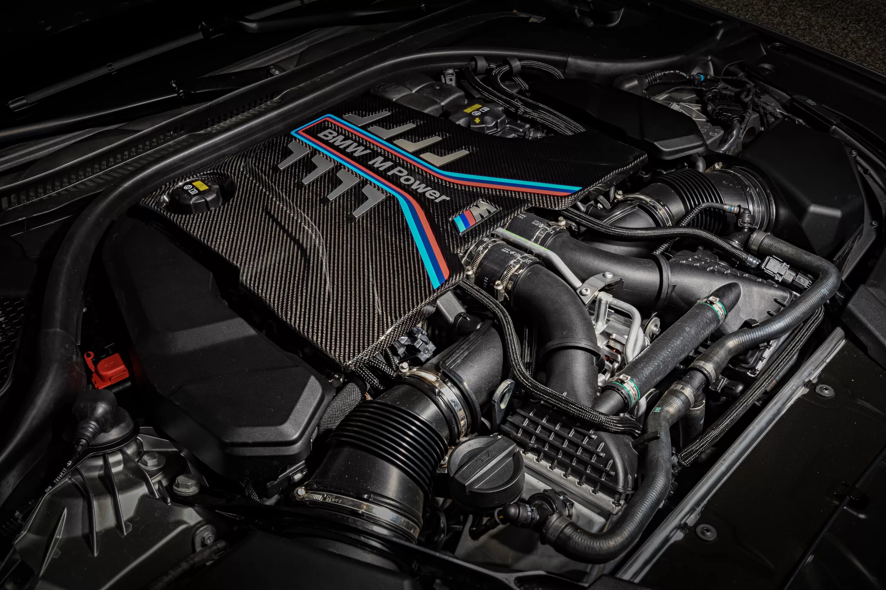 BMW m5 f90 мотор. BMW m5 f90 engine. BMW m5 v8 Competition. БМВ м5 f90 двигатель.