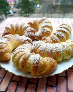 Рогалики с сгущенкой из дрожжевого теста