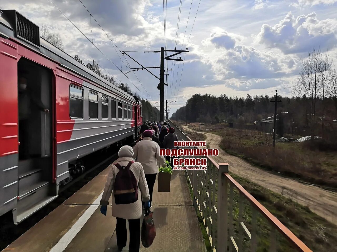 Подслушано сельцо вконтакте. Полная электричка. Электричка полная дачники. Подслушано Сельцо. Сельцо ВК.