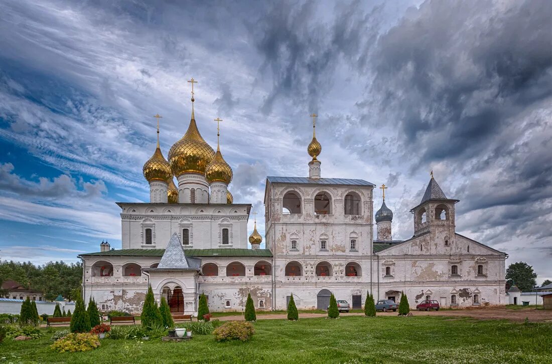 Монастырь алексея михайловича. Свято-Воскресенский монастырь Углич. Угличский Воскресенский монастырь. Ансамбль Воскресенского монастыря Углич.