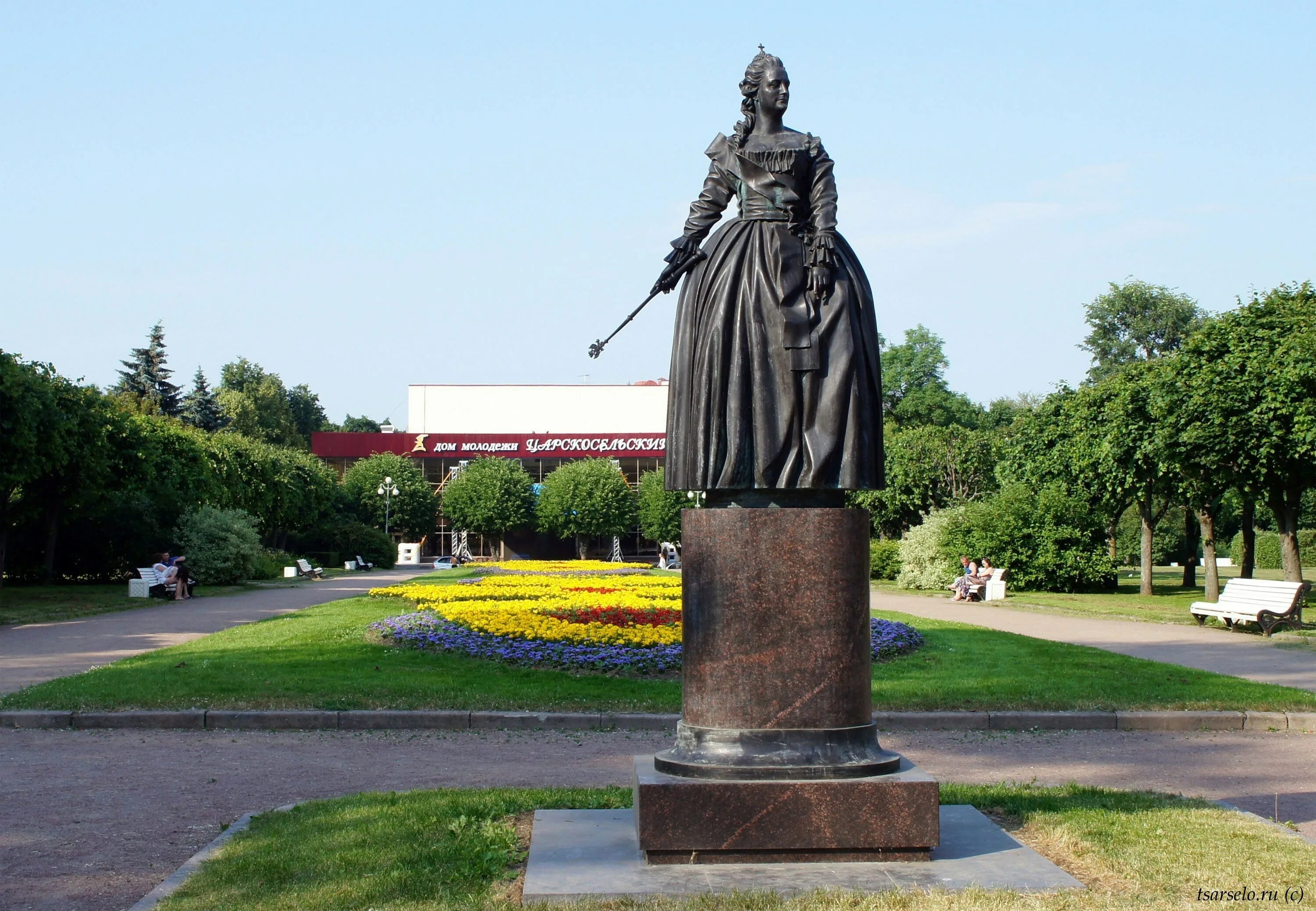 Памятник. Памятники Екатерине 2 в России. Памятник Екатерине II В Новоржеве. Памятник Екатерине 2 в Пушкине. Памятник императрице России Екатерине II Маркс.