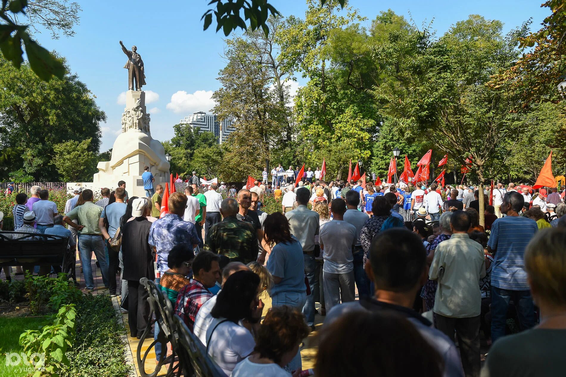 Вишняковский сквер Краснодар. Вишняковский сквер Краснодар фото. Митинг. Ленин на митинге. Митинг сво сценарий