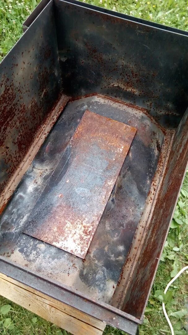 Мангал коптильня из газовой плиты. Коптилка из старой газовой плиты. Коптильня горячего копчения на газовой плите. Коптильня горячего копчения на газу. Как из плиты сделать коптильню.