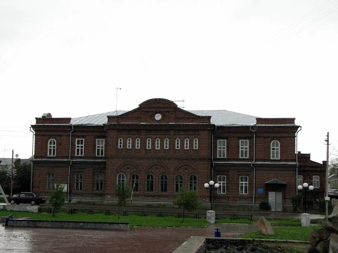 Красноуфимск здание бывшей земской управы. Г красноуфимск свердловская область. Памятник архитектуры города красноуфимска. Красноуфимск здания. Город красноуфимск свердловской области.