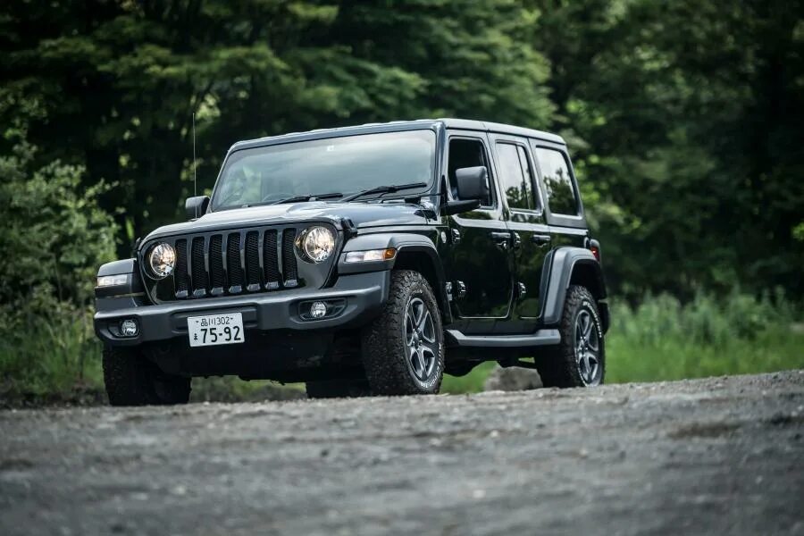 Фирма джип. Jeep liberty 2 поколение. Jeep wrangler сафари. Новый вранглер рубикон. Фирма джип.